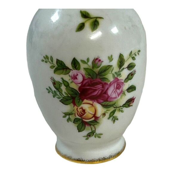 Vintage ROYAL ALBERT OLD COUNTRY ROSES BUD VASE / 1962 Floral Gold Trim 4" Mini - Picture 2 of 7